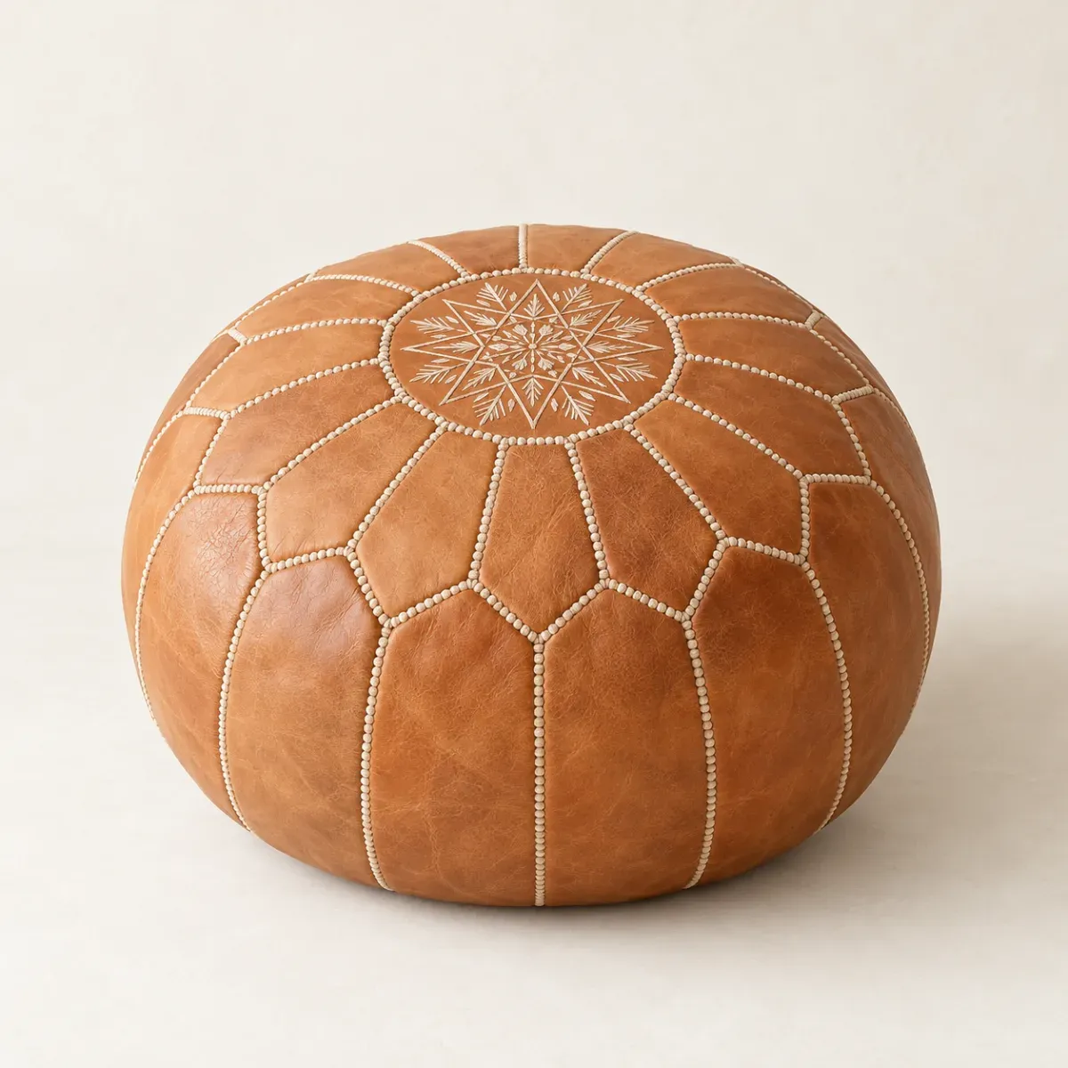 Produit Pouf en cuir naturel brodé Image
