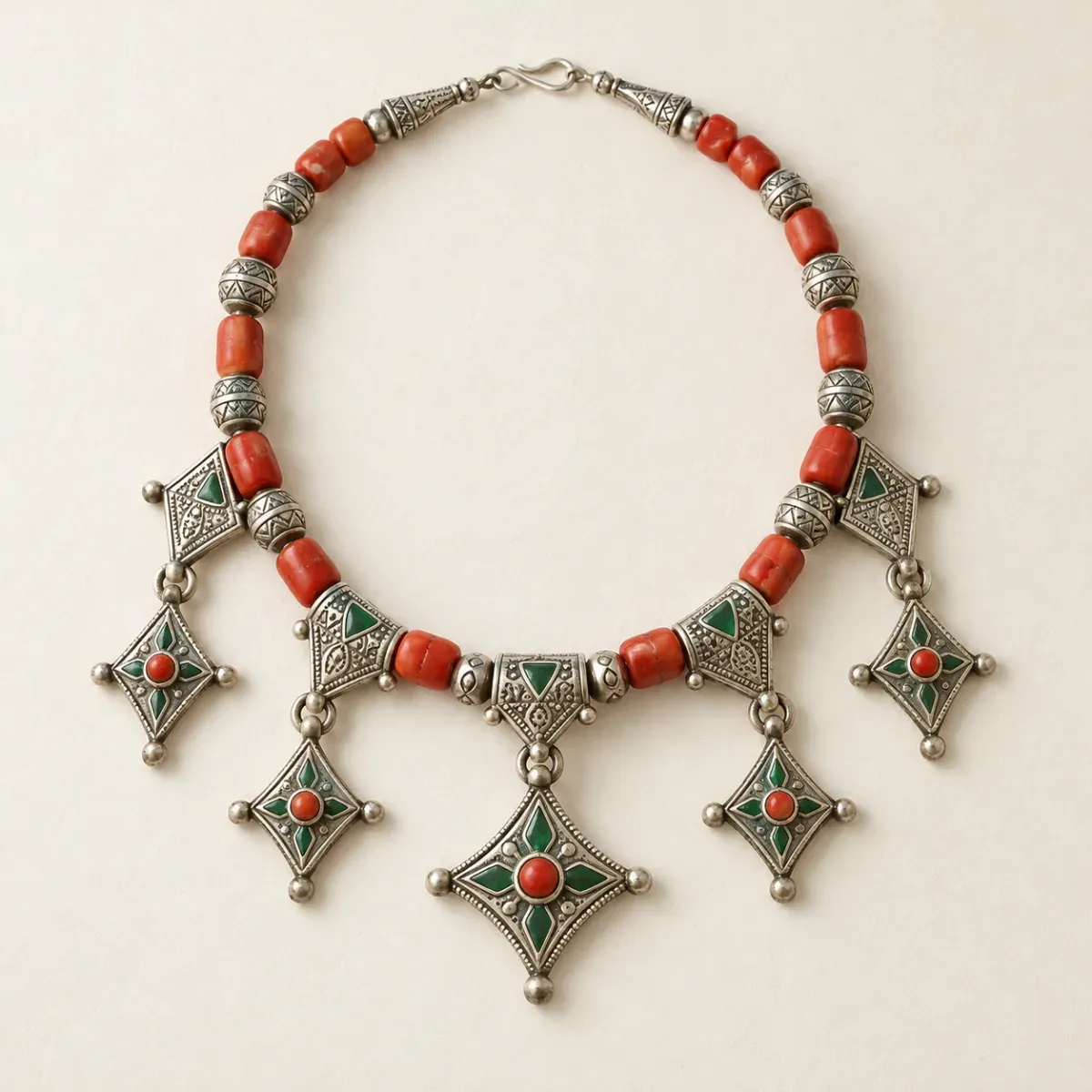 Produit Collier berbère en argent et corail Image